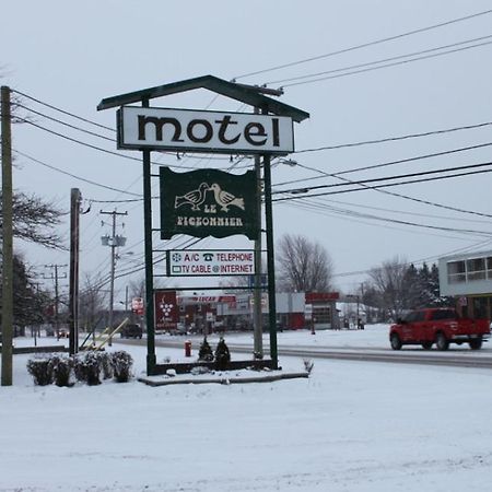 Auberge - Motel Le Pigeonnier Farnham Экстерьер фото