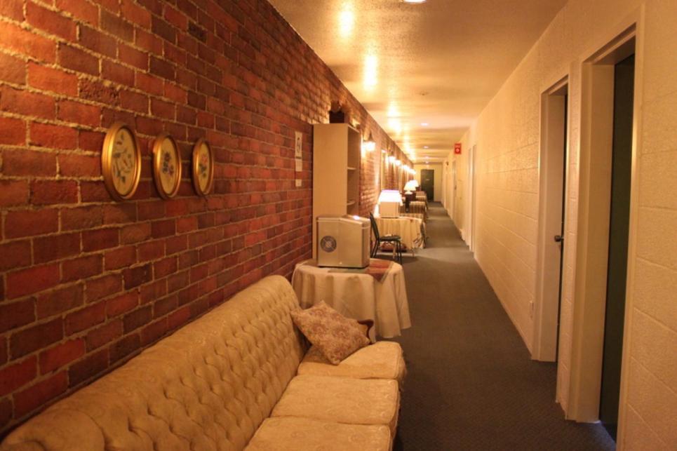 Auberge - Motel Le Pigeonnier Farnham Экстерьер фото