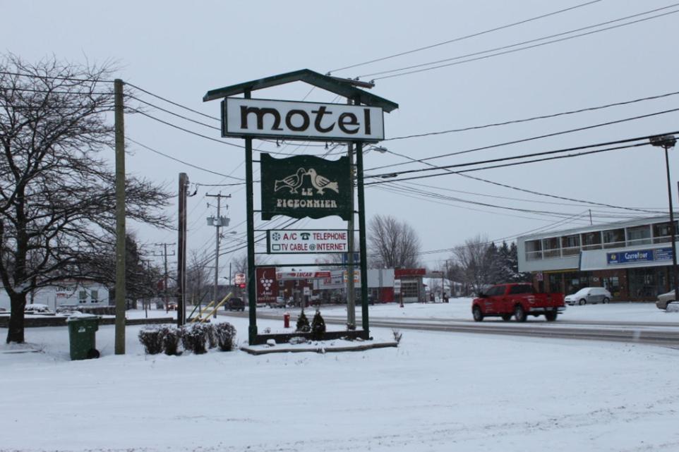 Auberge - Motel Le Pigeonnier Farnham Экстерьер фото