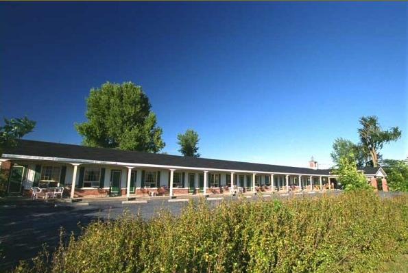 Auberge - Motel Le Pigeonnier Farnham Экстерьер фото