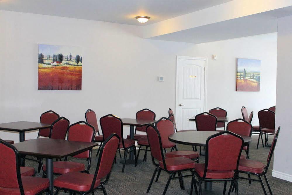 Auberge - Motel Le Pigeonnier Farnham Экстерьер фото
